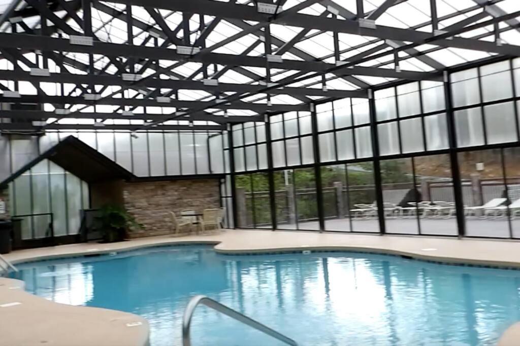 Beary Tale! Your Happily Ever After Starts Here! Sevierville Bagian luar foto